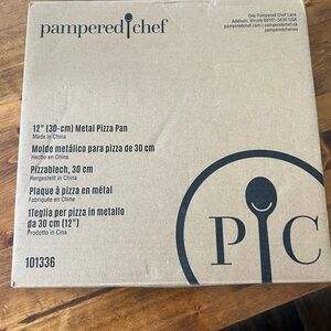 Pampered Chef Gray Pizza Crisper
